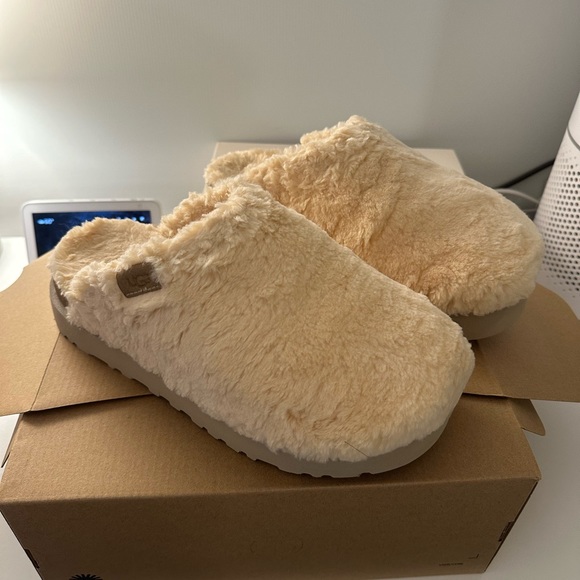 RARE UGG Sugar Fuzz Slides - Picture 2 of 6